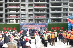 關(guān)愛生命、預防為主——集團公司在新安縣碧桂園·繁花里舉辦防汛應急演練暨安全標準化觀摩